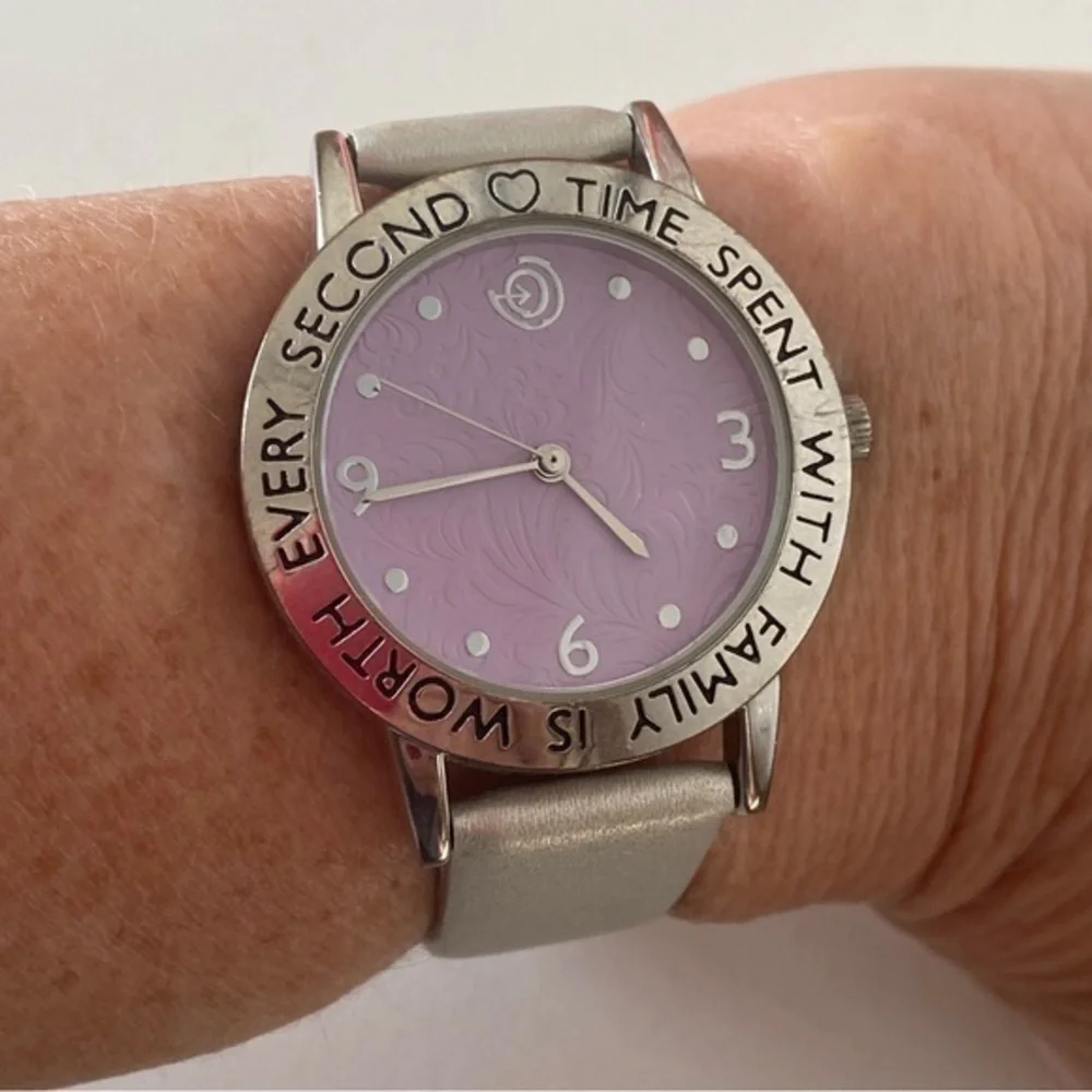 Vintage Silver Metal Silver Metallic Leather Ladies Costume Watch